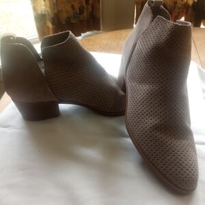 Dolce Vita Western Tan Ankle boots